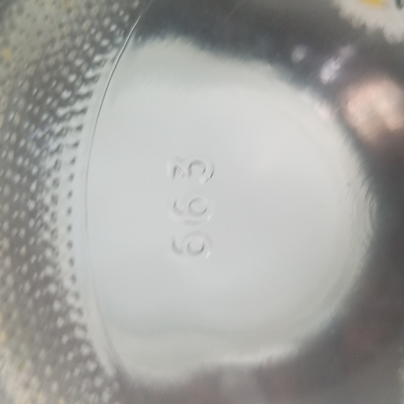 Brockway glass company 1990s jar with white and yellow daisies, plastic lid. - Picture 3 of 5